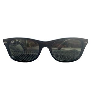 Ray-Ban
RB2132 New Wayfarer
Sunglasses 52 18